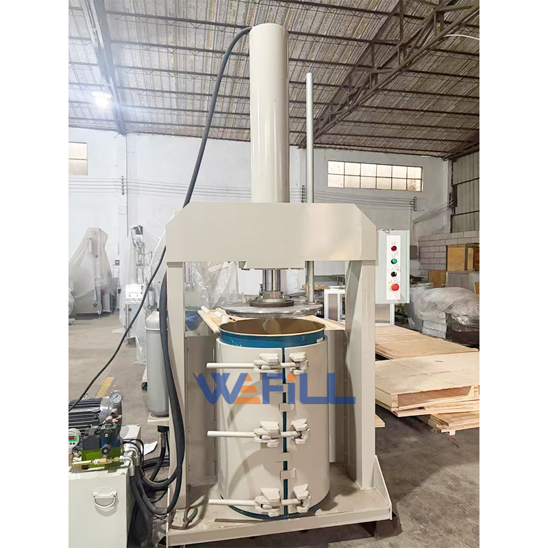 Ram press feeder delivering high-viscosity grease to the filling system