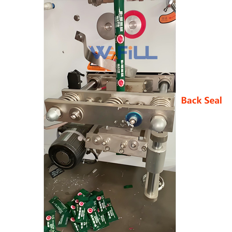 High-precision metered filling head for grease and adhesive pouches